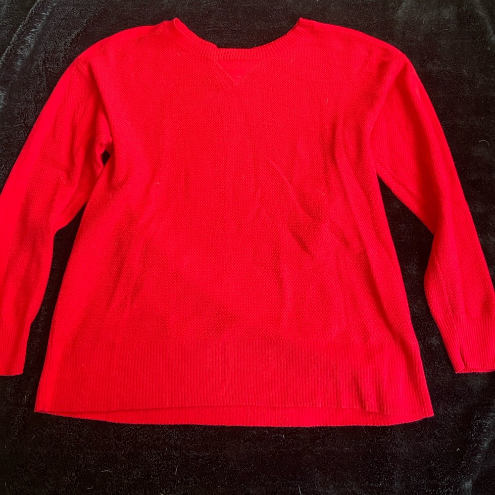AE Lightweight red sweater